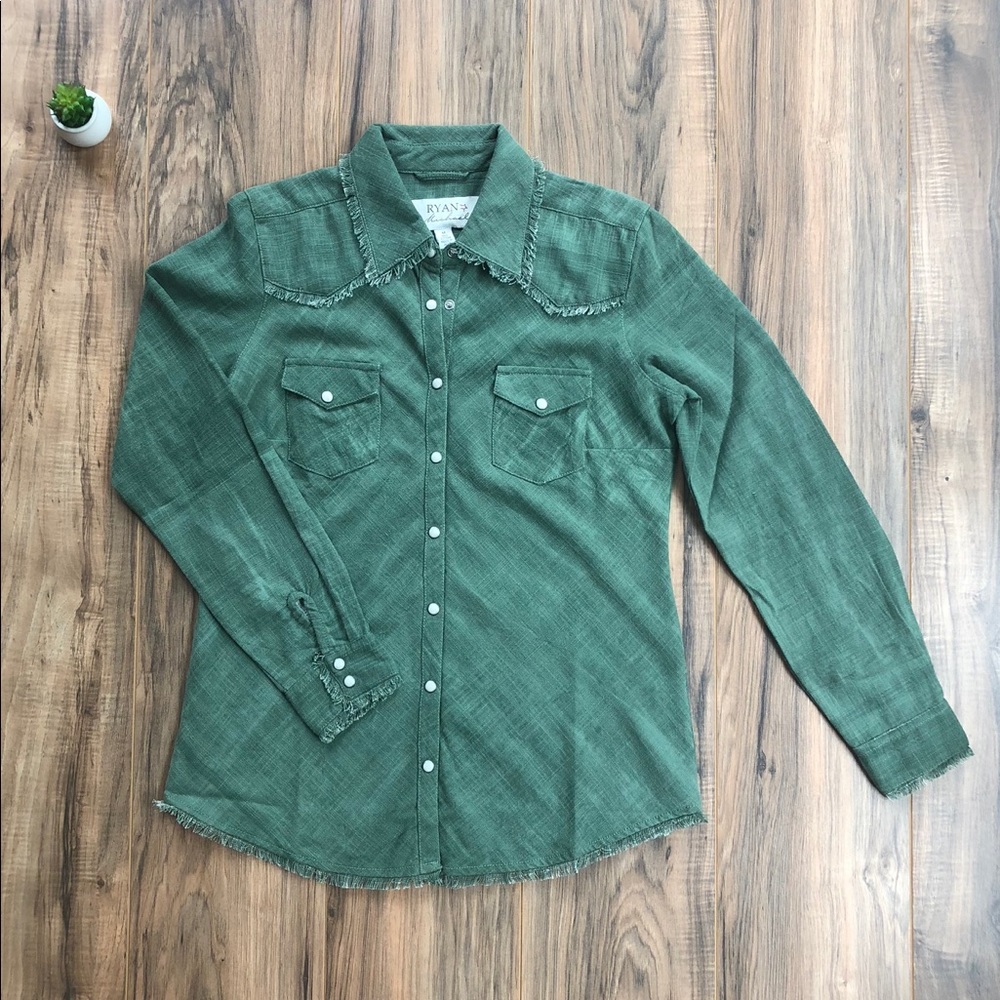 New Medium Ryan Michael Women’s Button Up